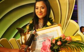 Nữ sinh ĐH Ngoại thương giành giải Én vàng 2010